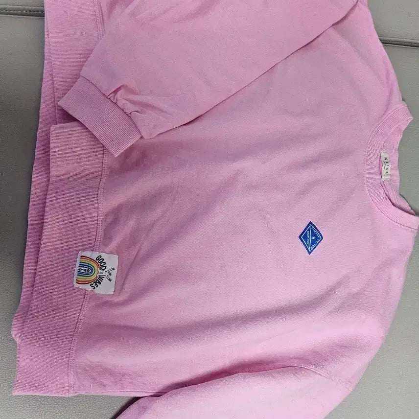 [BUNJANG] Unused Pink Sweatshirt with Embroidery and Patch / 선물받은 새상품 맨투맨