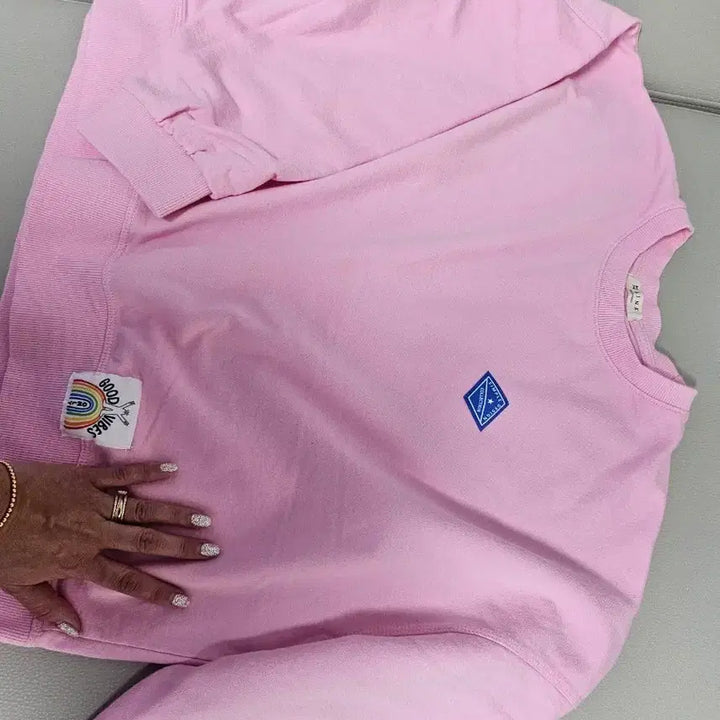 [BUNJANG] Unused Pink Sweatshirt with Embroidery and Patch / 선물받은 새상품 맨투맨
