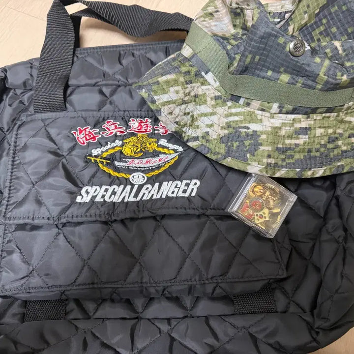 [BUNJANG] ROK Marine Corps Crossbody Bag, Recon Hat, and Badge Bundle Set / 해병대 용품 판매 일괄, 개별