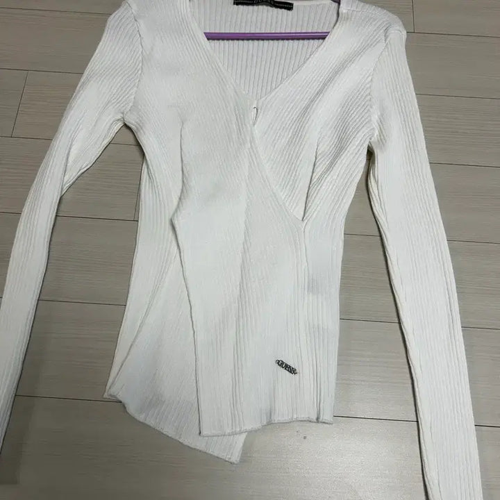 [BUNJANG] Guess White Wrap Style Ribbed Knit Top / Guess 화이트 랩 스타일 골지 니트