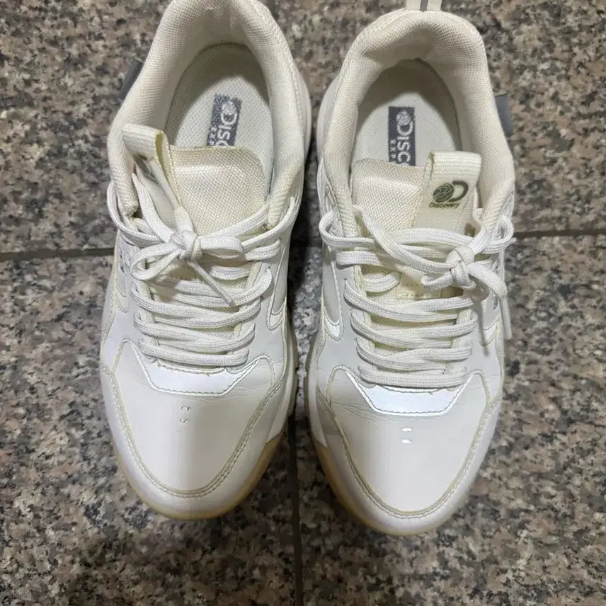 [BUNJANG] Discovery Expedition Mile White Sneakers / 디스커버리 운동화 마일