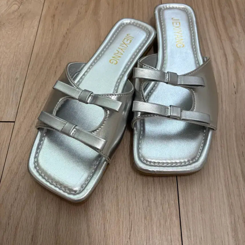 [BUNJANG] Double Ribbon Slippers (Silver, Size 235) / 더블 리본 슬리퍼235