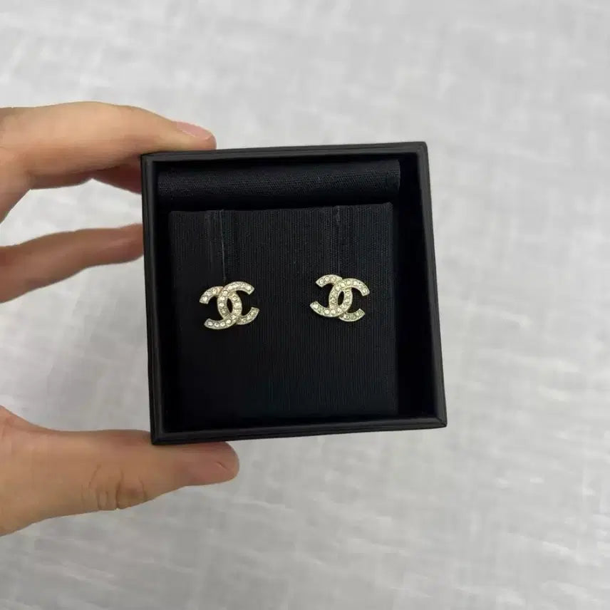 [BUNJANG] Chanel CC Logo Earrings Gold / 샤넬 CC 로고 귀걸이