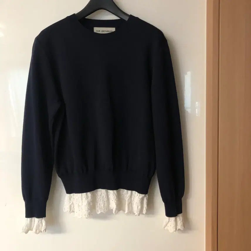 [BUNJANG] TOM GREYHOUND Navy Lace Knit with Eyelet Detail / 한섬 톰그레이하운드 21년 네이비 프릴 레이스 니트 아일렛 아뜰리에