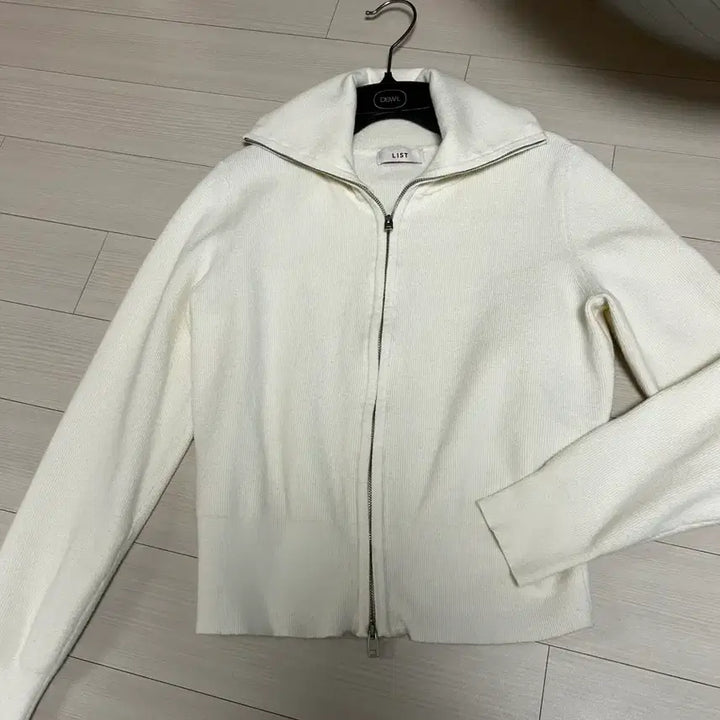 [BUNJANG] Ivory Zip-Up Knit Sweater Size 55 / 아이보리 색상의 리스트 집업 니트55사이즈