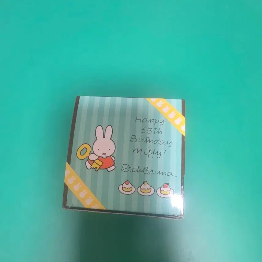 [BUNJANG] Miffy Towel Cake with Miffy Keychain / 미피타올케이크(+미피키링)