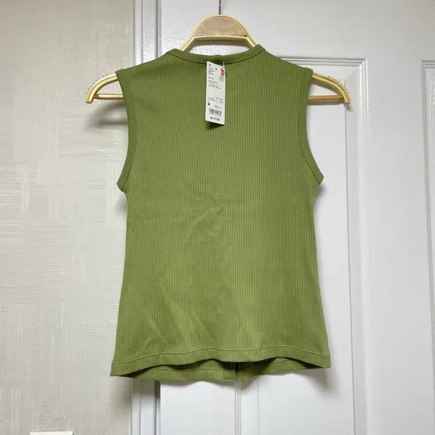 [BUNJANG] Uniqlo Sleeveless Top / 유니클로 나시티 @새옷