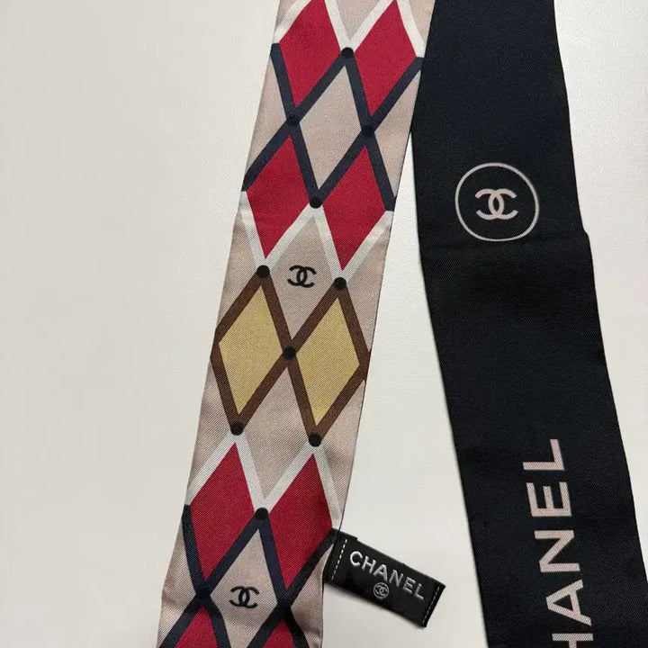 [BUNJANG] Chanel Twilly Scarf Black/Pattern / 샤넬 트윌리 스카프 블랙/패턴