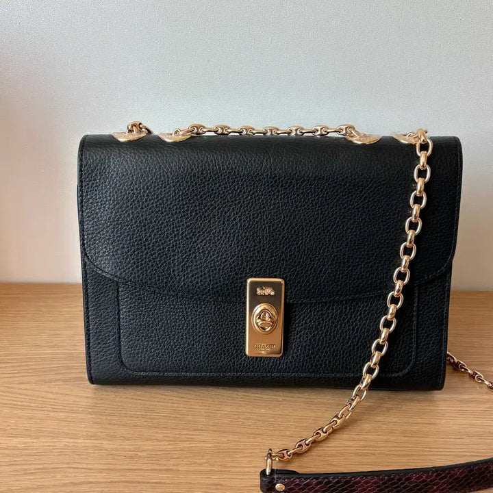 [BUNJANG] COACH Black Chain Shoulder Bag Crossbody Bag / COACH 코치 블랙체인 숄더백 크로스백 가방