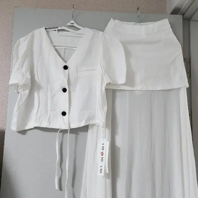 [BUNJANG] AMI+ White Two-Piece Set / AMI+ 화이트 투피스 세트 새상품