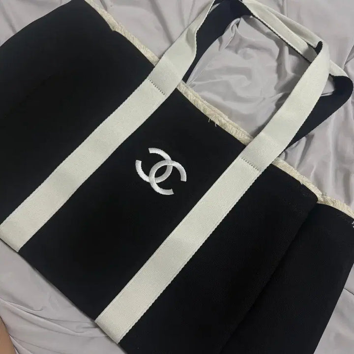 [BUNJANG] Châ New Arrival Travel Tote Bag with Pouch / 샤 새제품 가출백 구매하시면 파우치같이 챙겨드려요!!