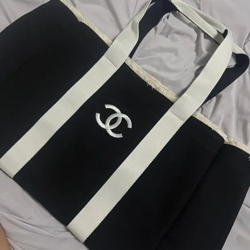 [BUNJANG] Châ New Arrival Travel Tote Bag with Pouch / 샤 새제품 가출백 구매하시면 파우치같이 챙겨드려요!!