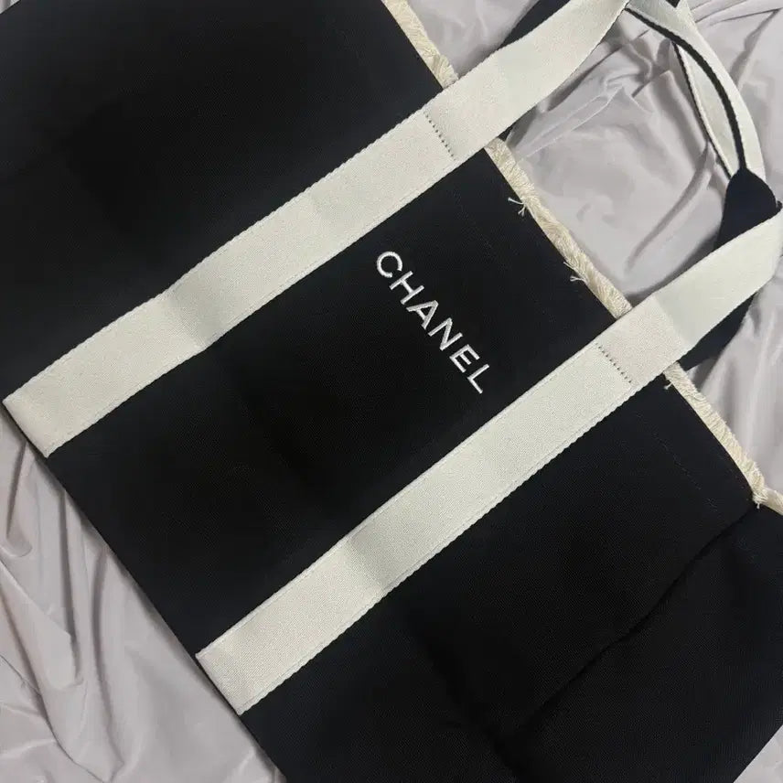 [BUNJANG] Châ New Arrival Travel Tote Bag with Pouch / 샤 새제품 가출백 구매하시면 파우치같이 챙겨드려요!!