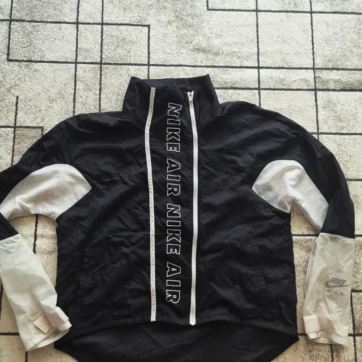 [BUNJANG] Nike Air Swoosh Windbreaker Black Size L / [매장정품]나이키 에어 스우시 바람막이 블랙 사이즈 L