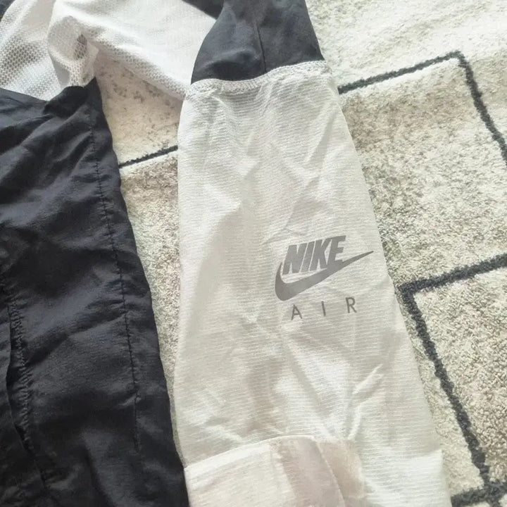 [BUNJANG] Nike Air Swoosh Windbreaker Black Size L / [매장정품]나이키 에어 스우시 바람막이 블랙 사이즈 L