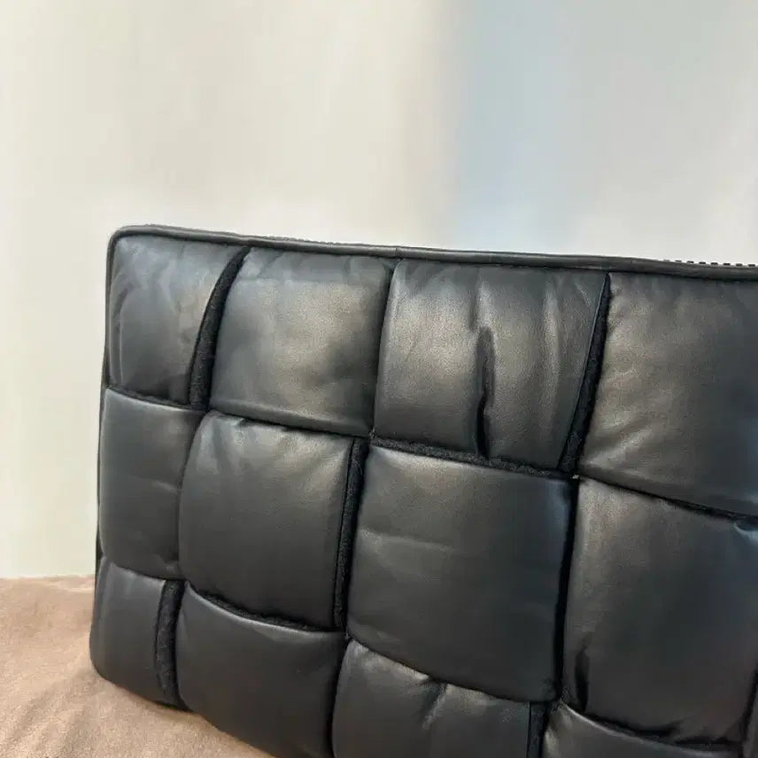 [BUNJANG] Bottega Veneta Padded Document Case Clutch Bag 641039 / (S급/정품)보테가 베네타 패딩 도큐먼트 케이스 클러치백 판매합니다.