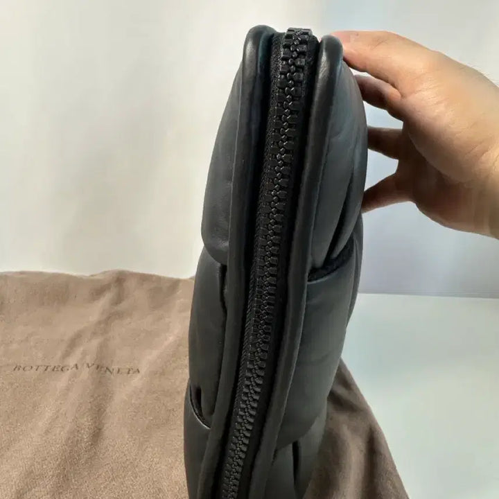 [BUNJANG] Bottega Veneta Padded Document Case Clutch Bag 641039 / (S급/정품)보테가 베네타 패딩 도큐먼트 케이스 클러치백 판매합니다.