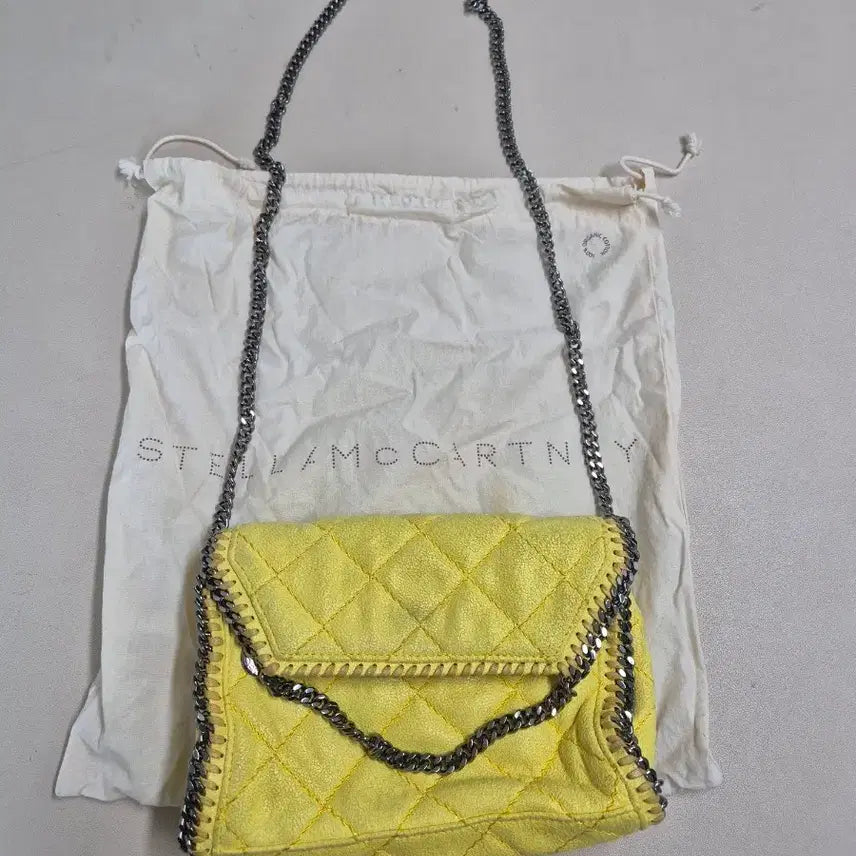 [BUNJANG] Stella McCartney Yellow Quilted Chain Shoulder Bag / (무료배송)스텔라 맥카트니 옐로우 체인 퀼팅 숄더백