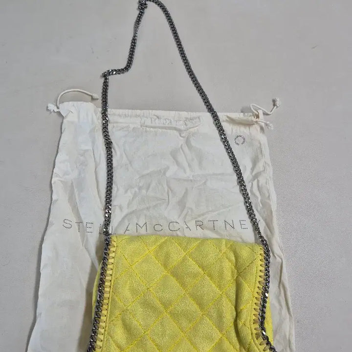 [BUNJANG] Stella McCartney Yellow Quilted Chain Shoulder Bag / (무료배송)스텔라 맥카트니 옐로우 체인 퀼팅 숄더백