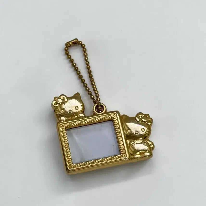 [BUNJANG] Vintage Hello Kitty Gold Frame Keychain with Photo Holder / 빈티지 헬로키티 골드 액자 키링 / 스티커사진 키링