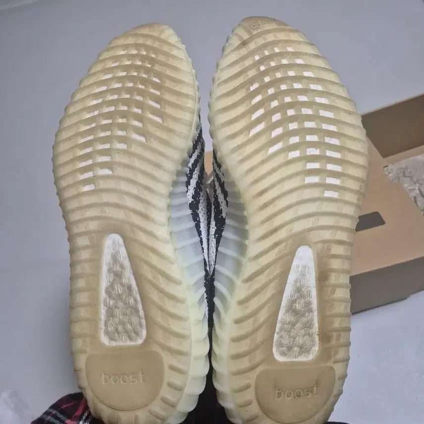 [BUNJANG] Adidas Yeezy Boost Zebra 2023 (Size 280) / [280]아디다스 이지부스트 지브라2023