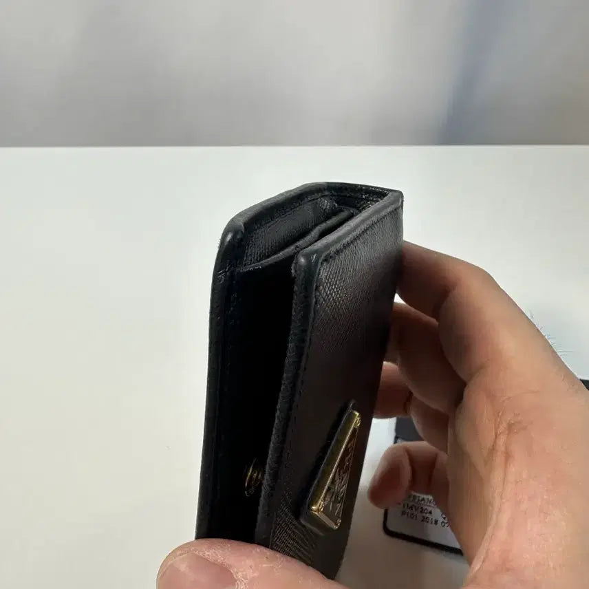 [BUNJANG] Prada Saffiano Triangle Logo Bifold Wallet Black / (정품)프라다 사피아노 트라이앵글 로고 반지갑 블랙 판매합니다.