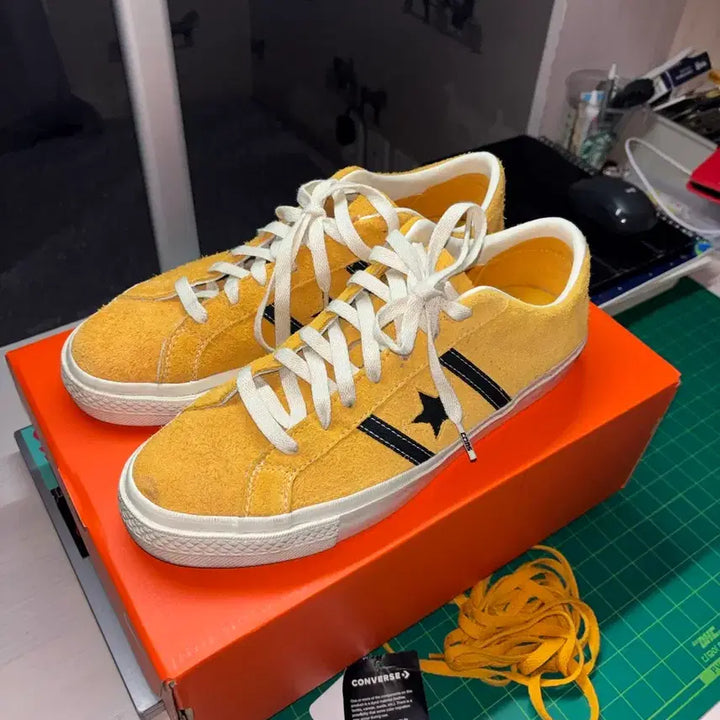 [BUNJANG] Converse One Star Academy Pro Low Sunflower Gold / 컨버스 원스타 아카데미 프로 로우 선플라워 골드 280