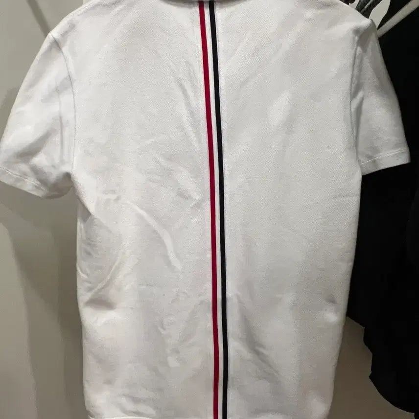 [SOLD OUT] [2]톰브라운 화이트 삼선 카라 반팔티