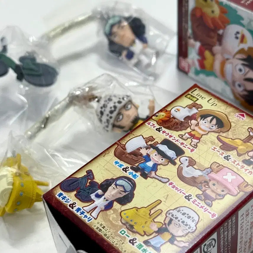 [BUNJANG] One Piece 2011 Collection Figures Trafalgar Law &amp; Aokiji Marine Ship Keychain Bundle Set / 일괄) 원피스 2011 고전 피규어 배 해적선 키링 로우 아오키지 가챠