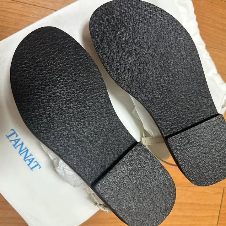 [BUNJANG] Thanat T-Shape Strap Sandals Ivory / 새상품) 타낫 샌들 T-shape strap sandal 230