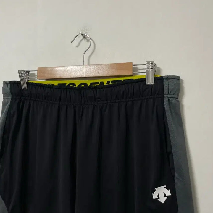 [BUNJANG] Descente Functional Stretch Banding Shorts / 33-34 데상트 기능성 스판 밴딩 반바지 정품