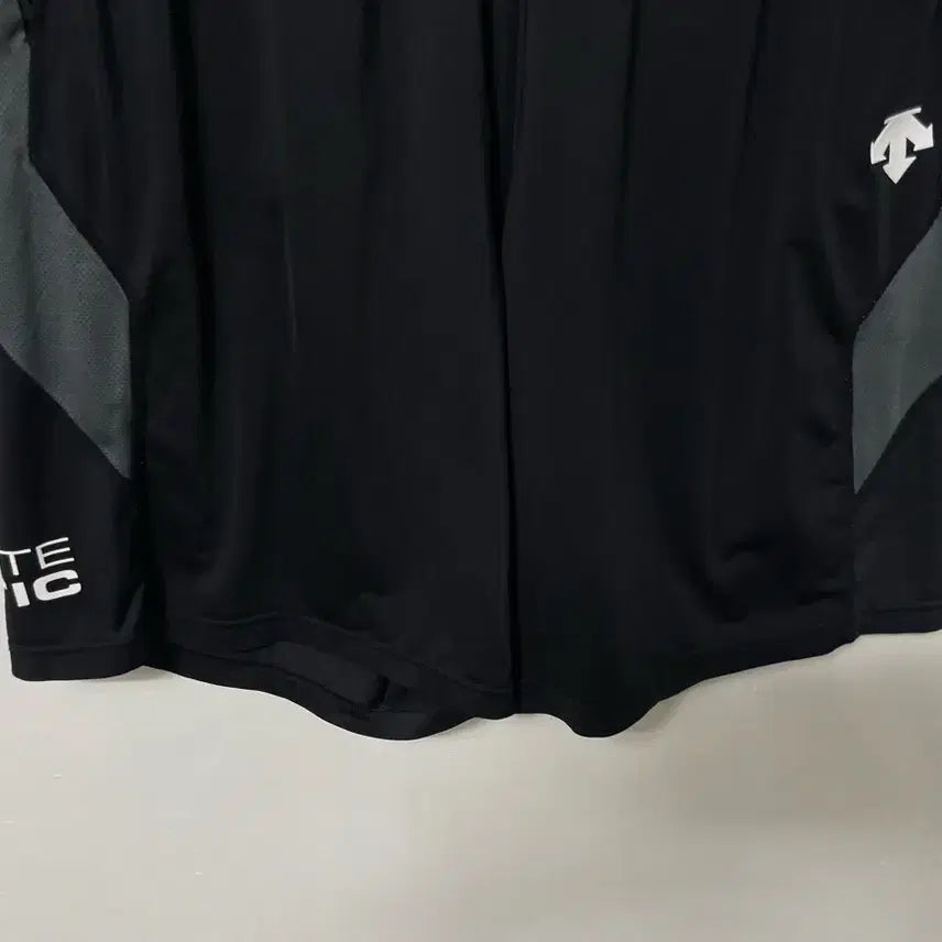 [BUNJANG] Descente Functional Stretch Banding Shorts / 33-34 데상트 기능성 스판 밴딩 반바지 정품