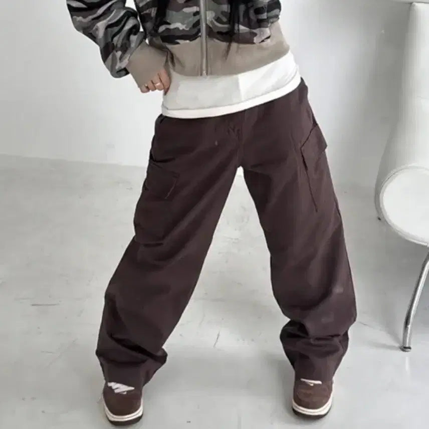 [BUNJANG] Avely Girls Chic Straight Cargo Cotton Pants Brown / 에이블리 걸즈 시크 스트레이트 카고 코튼 팬츠 브라운