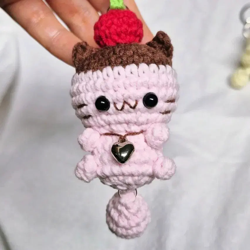 [BUNJANG] Cherry Cat Keychain with Waggling Tail / 살랑꼬리 체리냥키링