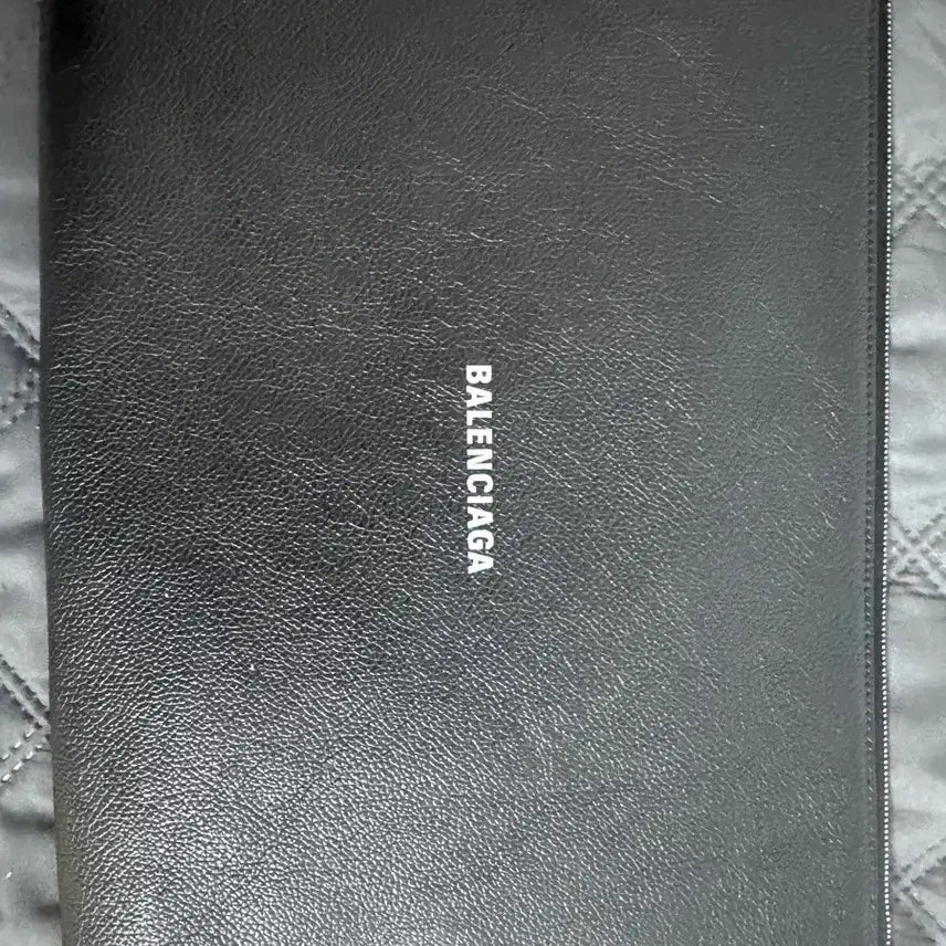 [BUNJANG] Balenciaga Leather Logo Clutch Bag / 발렌시아가 클러치백