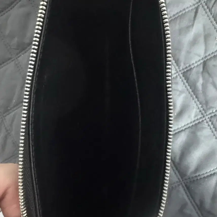 [BUNJANG] Balenciaga Leather Logo Clutch Bag / 발렌시아가 클러치백