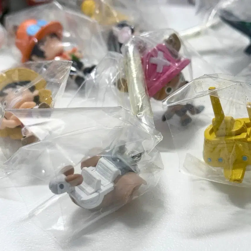 [BUNJANG] One Piece 2011 Classic Figure Set Marine Pirate Ship Keyring Gacha Luffy, Chopper, Law / 풀셋) 원피스 2011 고전 피규어 배 해적선 키링 가챠 루피 쵸파 로우