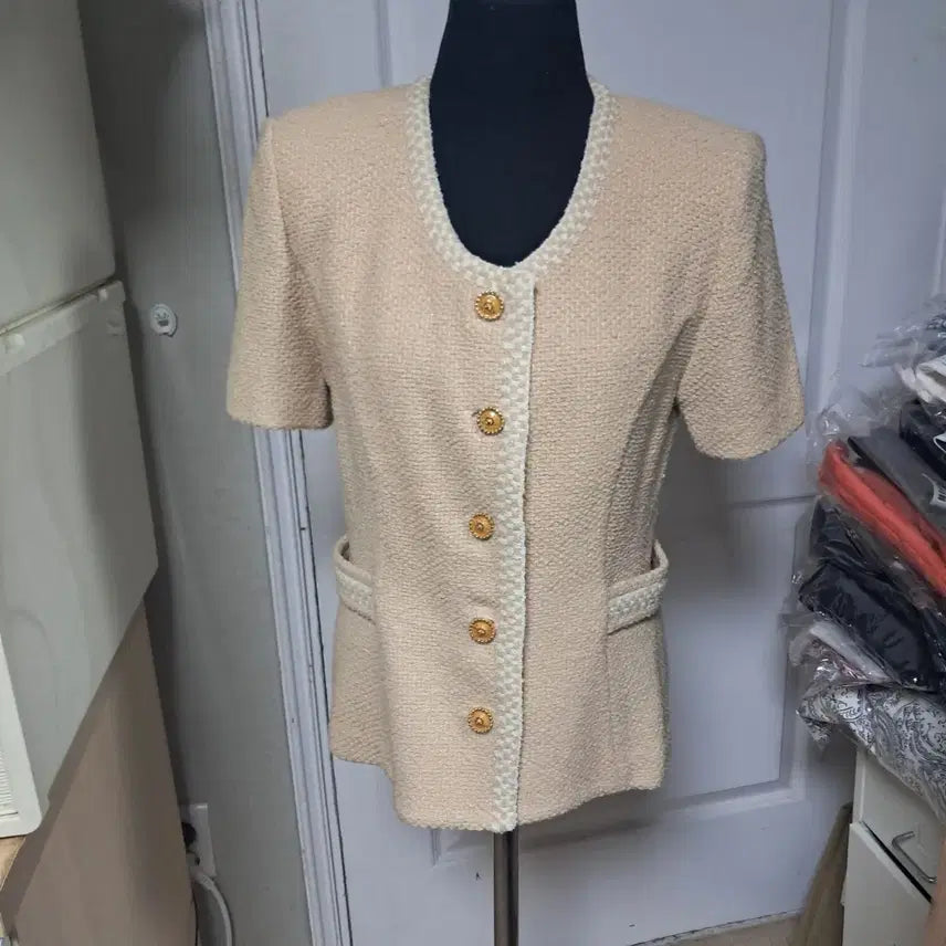[BUNJANG] ST. JOHN Tweed Short Sleeve Jacket Beige Gold Button Size 2 / 센존 ST. JOHN 반팔 트위드 자켓 2사이즈(44~55추천)