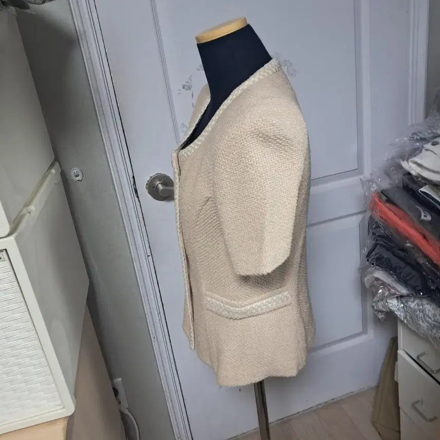 [BUNJANG] ST. JOHN Tweed Short Sleeve Jacket Beige Gold Button Size 2 / 센존 ST. JOHN 반팔 트위드 자켓 2사이즈(44~55추천)