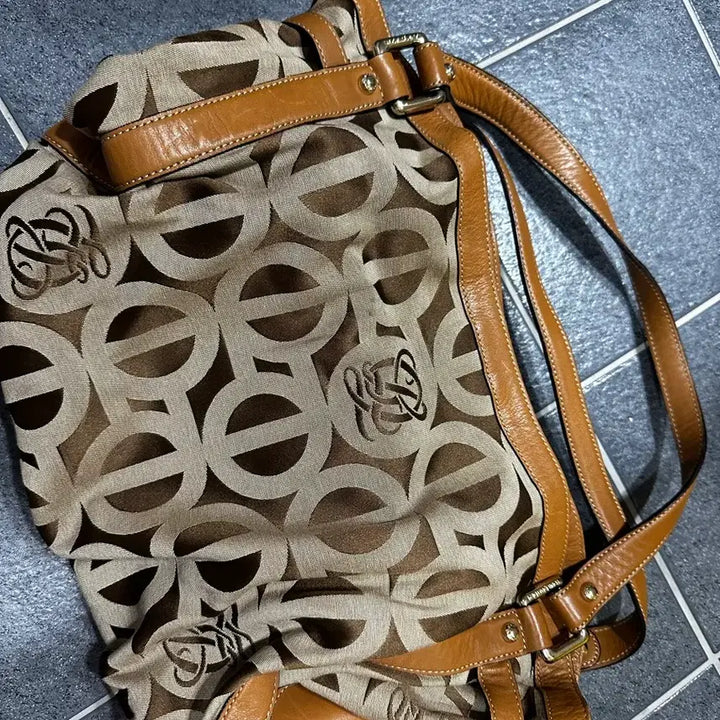 [BUNJANG] Louis Quatorze Authentic Shoulder Bag / 루이까또즈 정품 숄더백 A급