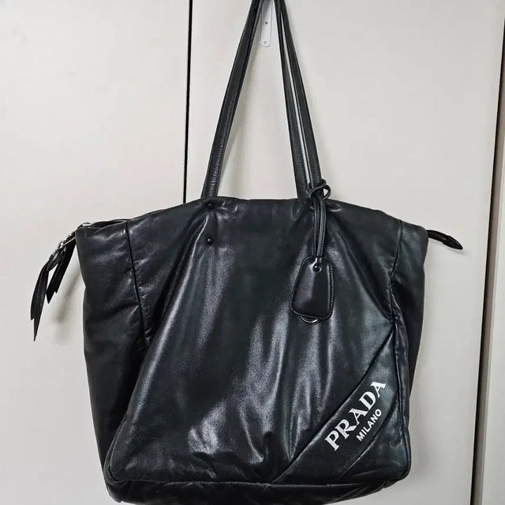 [BUNJANG] Prada Nappa Leather Padded Shopper Bag / 프라다 나파가죽 패딩 쇼퍼백 (정품)