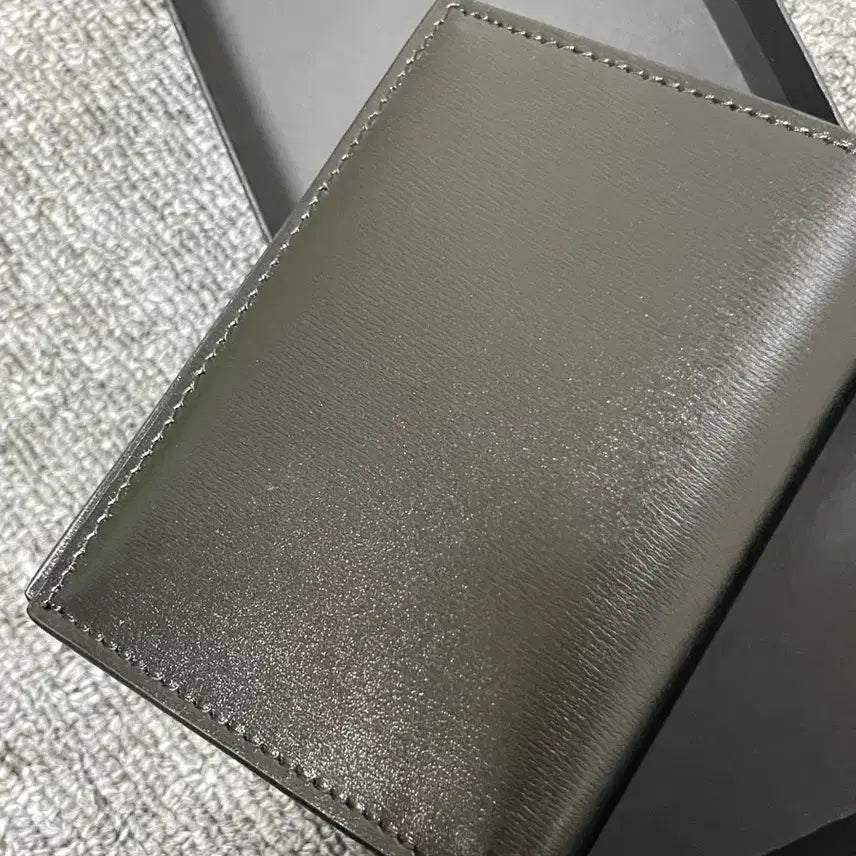 [SOLD OUT] 입생로랑 생로랑 남성 반지갑 새상품