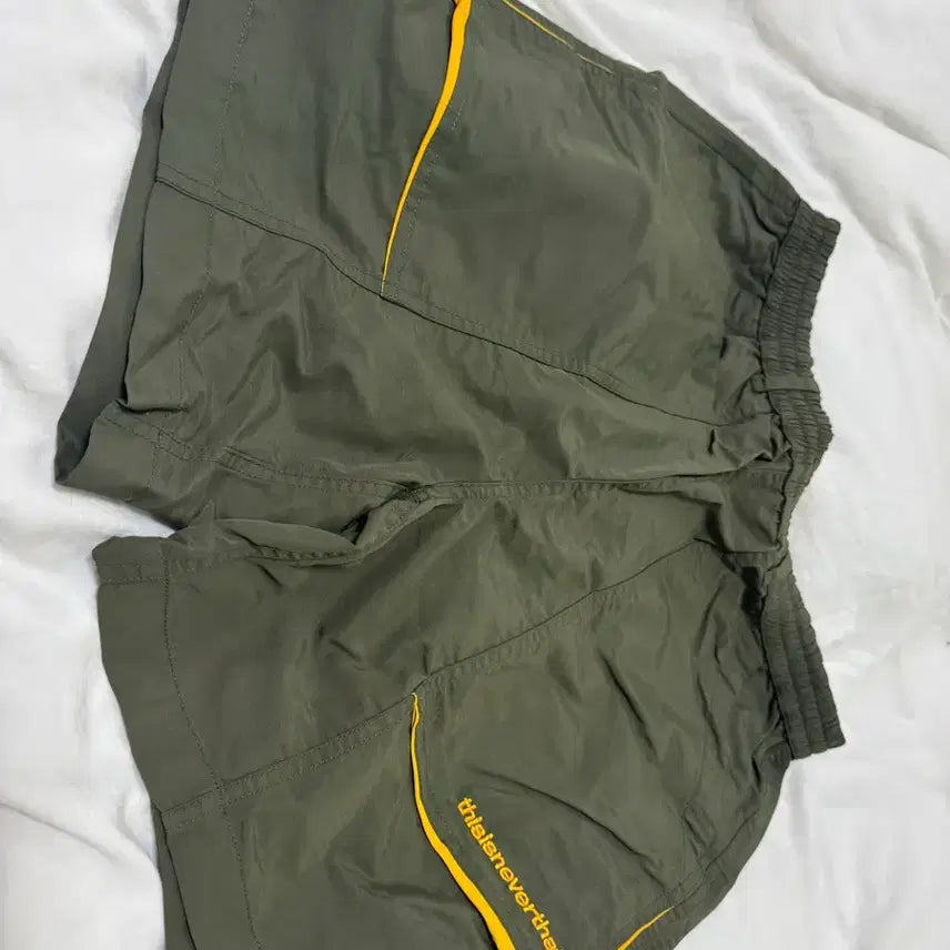 [BUNJANG] Thisisneverthat Cargo Shorts Khaki / 디스이즈네버댓 반바지 2만원에 팝니다