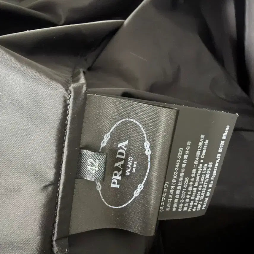 [BUNJANG] Prada Windbreaker Jacket (Size 42) / 프라다 바람막이 (42)