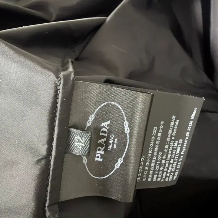 [BUNJANG] Prada Windbreaker Jacket (Size 42) / 프라다 바람막이 (42)