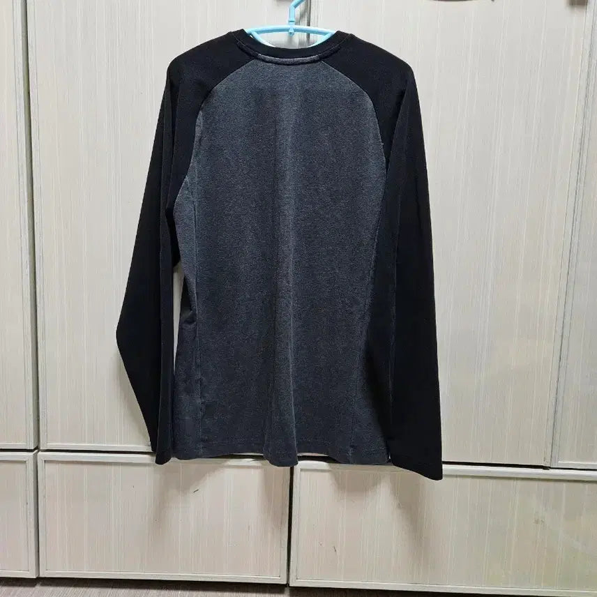 [BUNJANG] Descente Two-Tone Henley Long Sleeve T-Shirt Size 100 / 데상트 헨리넥 긴팔티100