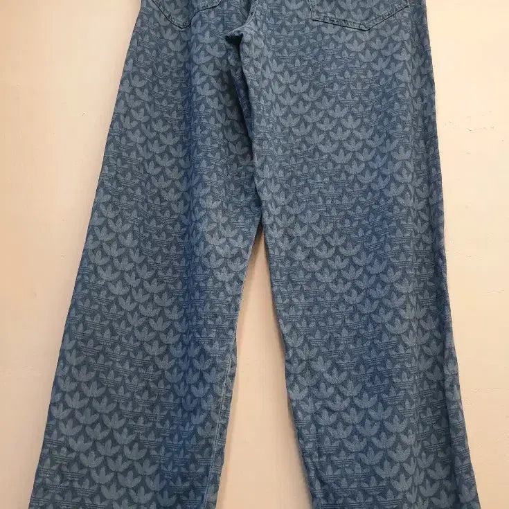 [BUNJANG] Adidas Originals Monogram Denim Pants / 34)아디다스 오리지널스 모노그램 데님 팬츠