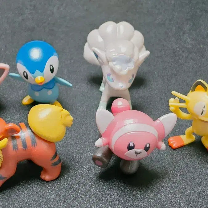 [BUNJANG] Pokemon Holiday Calendar Figure Bundle Set / 포켓몬스터 포켓몬 홀리데이 캘린더 피규어 6개 일괄