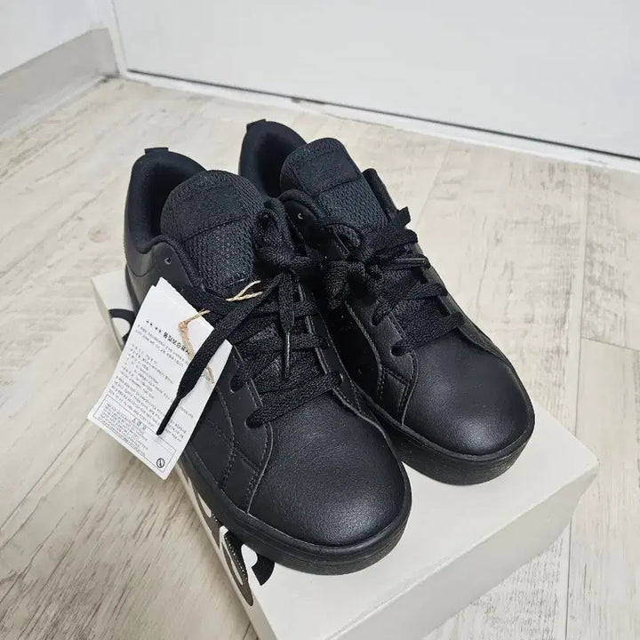 [BUNJANG] Adidas All Black Sneakers Shoes / 아디다스 올블랙 슈즈 230