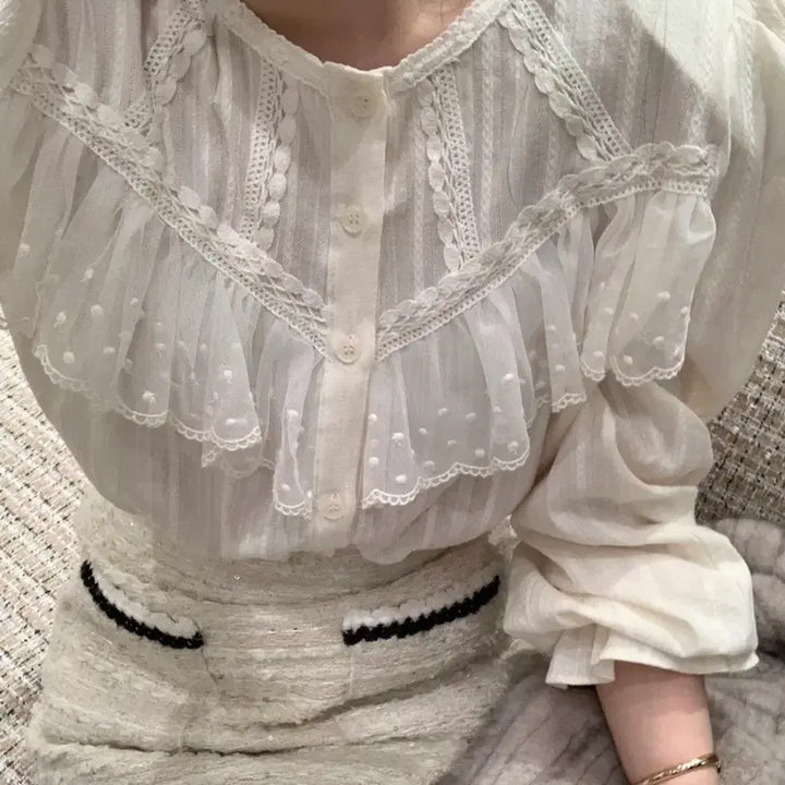 [BUNJANG] Bycinii Brick Lace Blouse - Ivory / 바이씨니 제작 브릭레이스 블라우스 아이